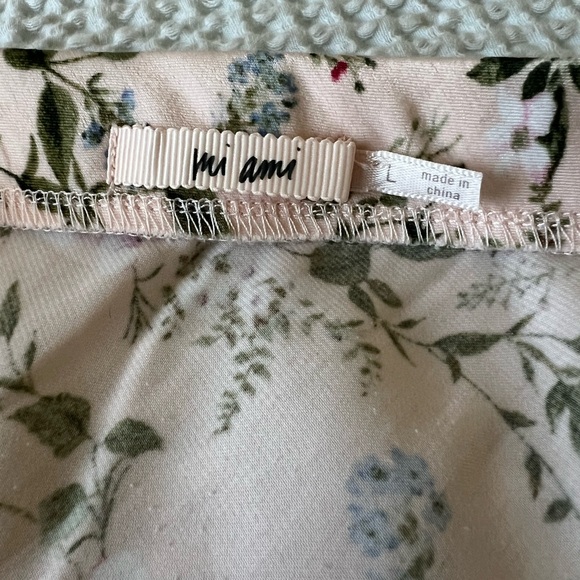 Francesca’s Mi Ami Floral Satin Skirt - Picture 2 of 2